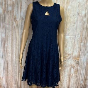 Gabby Skye Laceโ Dress
